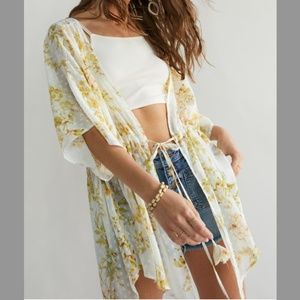 Francesca's Alyssa Floral Kimono White Yellow Floral Small/Medium NWT